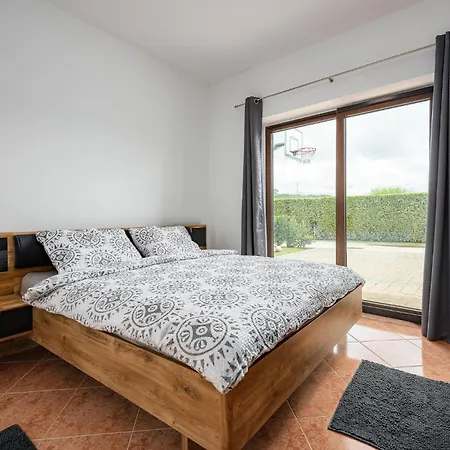 5 Bedroom In Karojba Σπίτι διακοπών