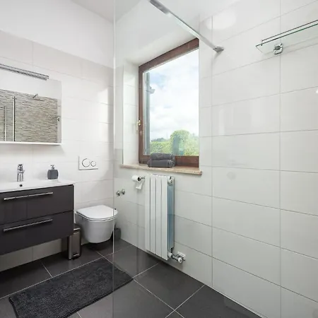 5 Bedroom In Karojba Σπίτι διακοπών *