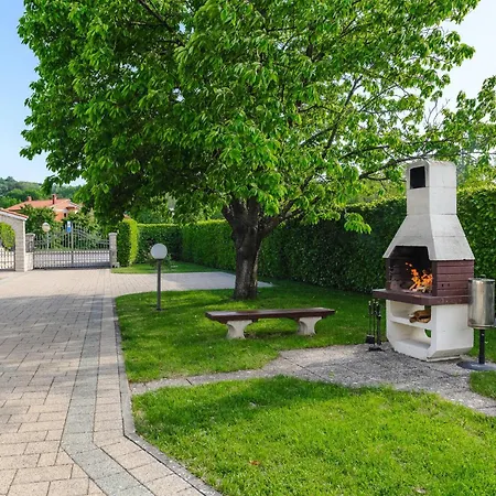 5 Bedroom In Karojba