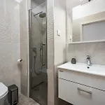 5 Bedroom In