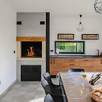 5 Bedroom In Karojba