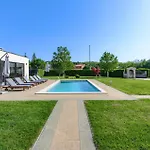 Holiday home 5 Bedroom In