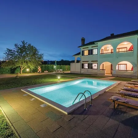 5 Bedroom In Karojba