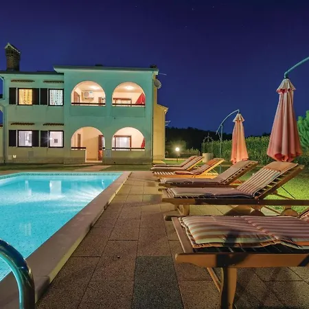 Holiday home 5 Bedroom In Karojba Motovun