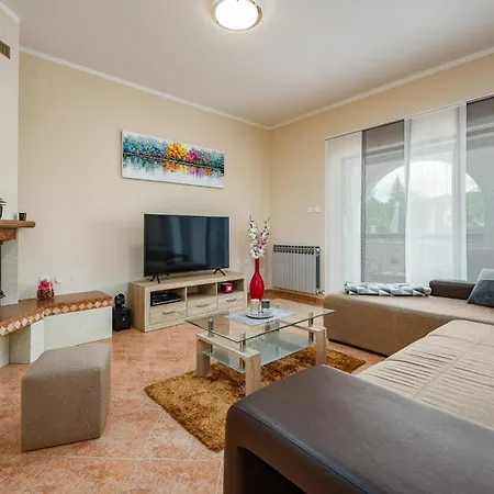 5 Bedroom In Karojba Holiday home Motovun
