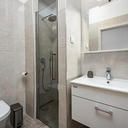 5 Bedroom In Karojba
