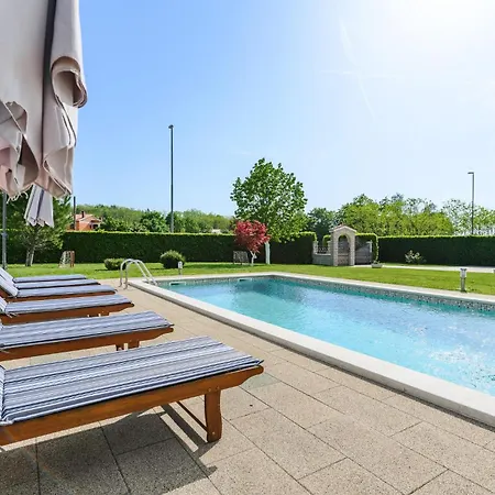 5 Bedroom In Karojba Holiday home Motovun