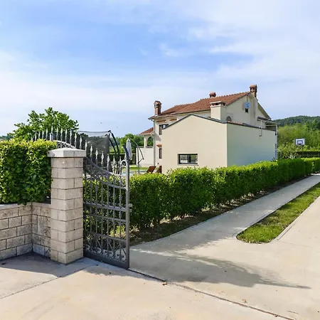 5 Bedroom In Karojba * Motovun