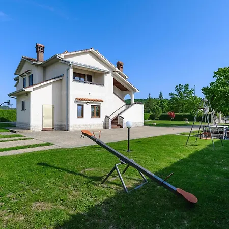 5 Bedroom In Karojba Holiday home Motovun