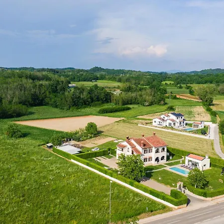 5 Bedroom In Karojba
