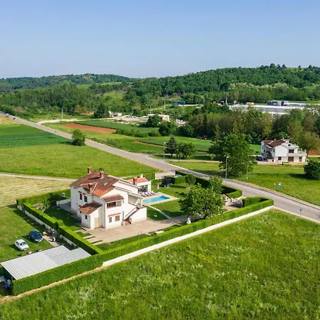 5 Bedroom In Karojba Holiday home